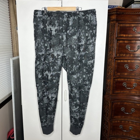 Nike Sportswear Tech Fleece Joggers Pants Gel Camo Grey/Black Mens Sz XXL NEW - Picture 1 of 5